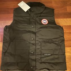 Brand New Canada Goose Vest Size Small 