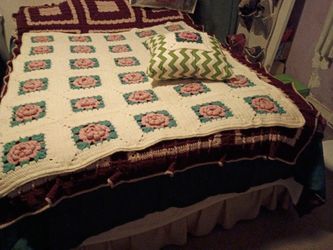 Afghan With Pillow