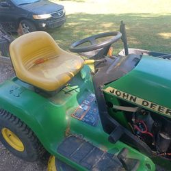 John Deere Lt166