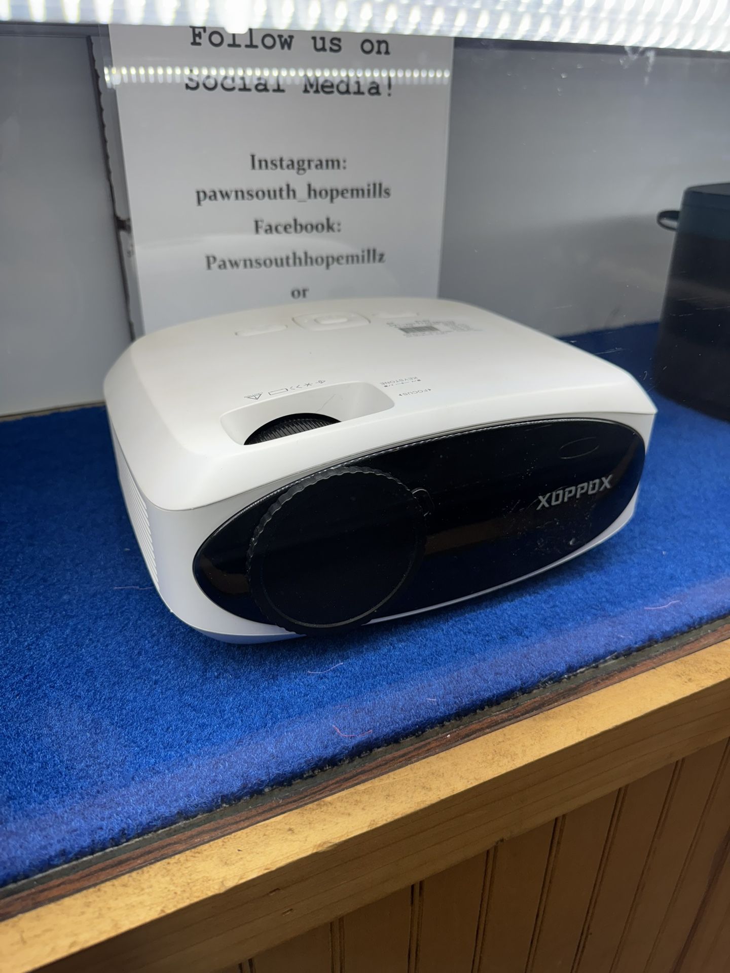 PROJECTOR OPPO