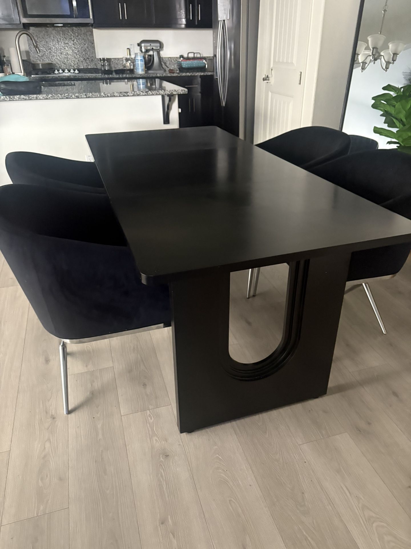 Kitchen Table In Chairs