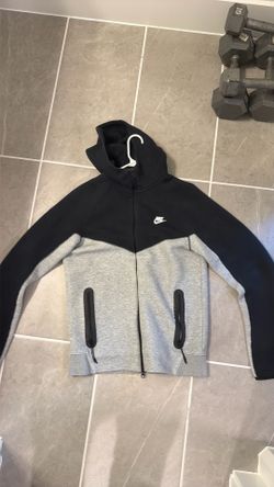 Black and grey Nike tech