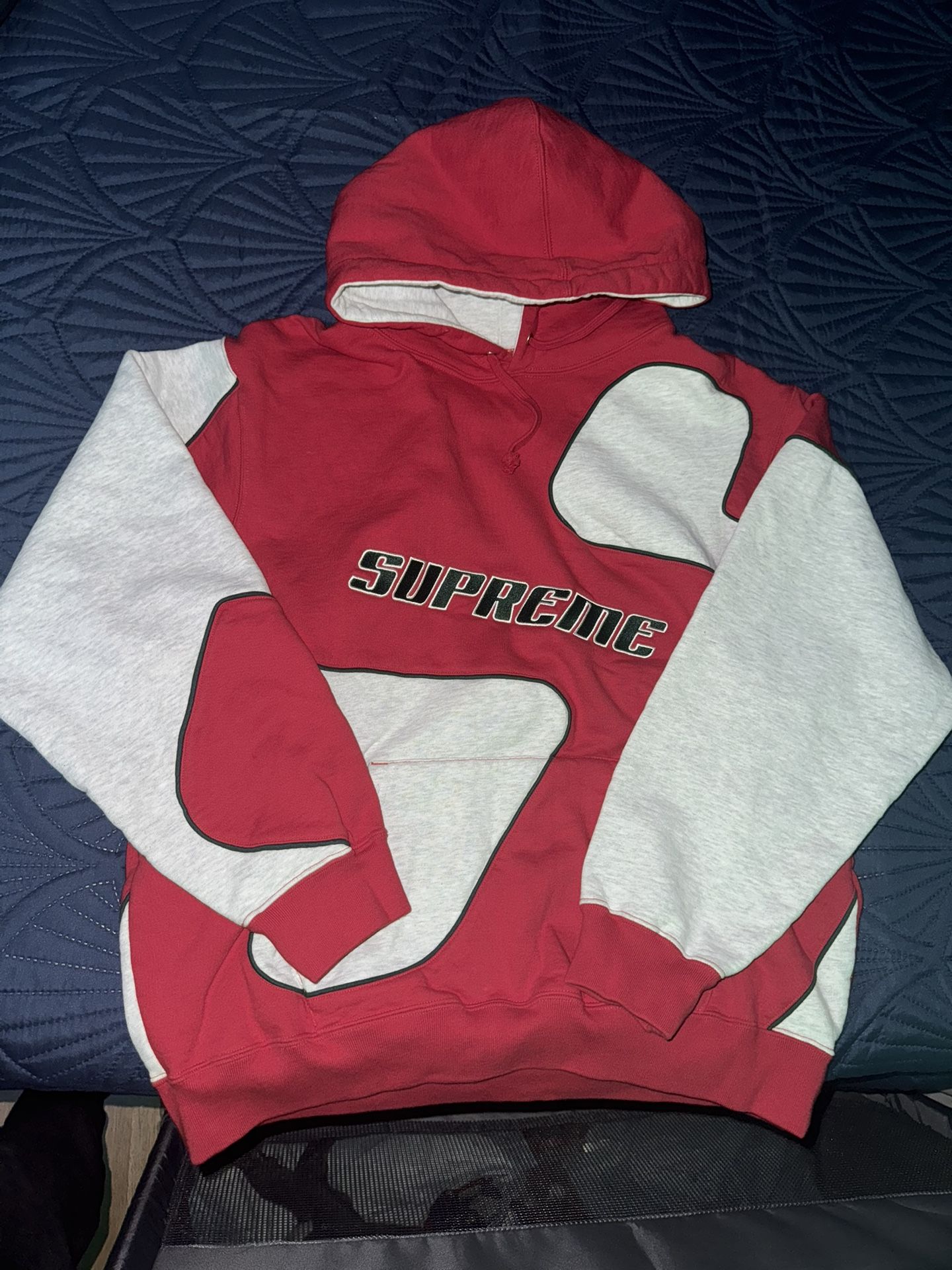 Supreme Hoodie 