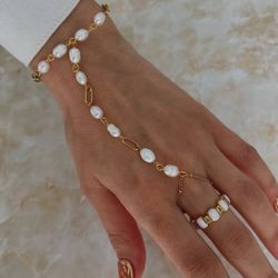 Pearl Hand Chain  Waterproof 35$ Without The Ring 