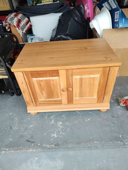 Broyhill TV stand