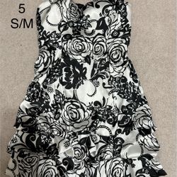 Women Black And White Flower Dress Size 5 