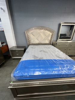 Queen Bed Set