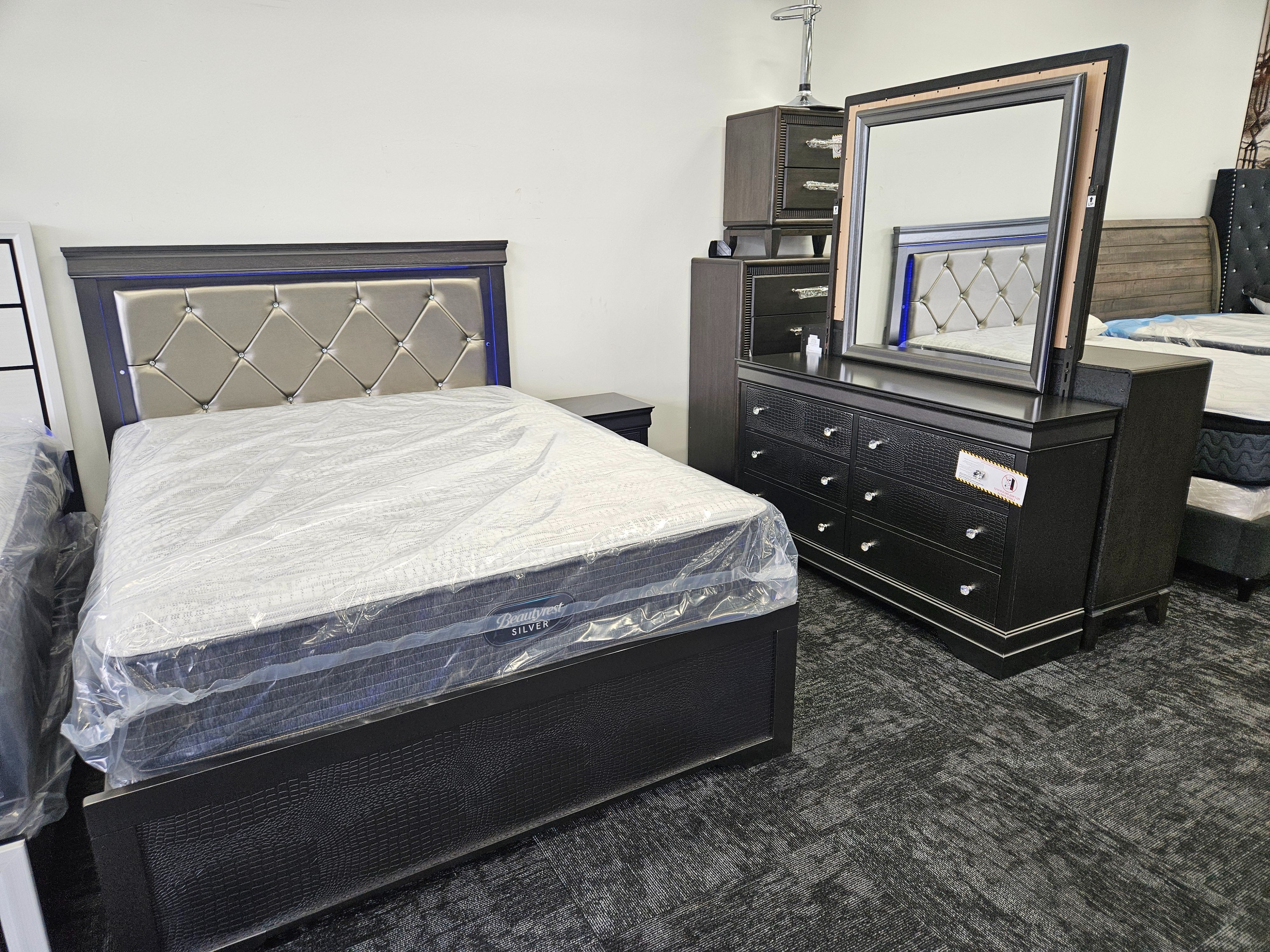 New in stock gray color queen size 4pc bedroom set special