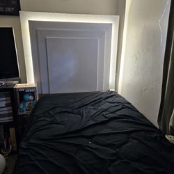 2 Twin Beds With No Mattresses