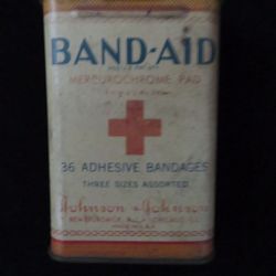 VINTAGE-1920-30's-JOHNSONJOHNSON-HINGE-TOP-BAND-AID-CONTAINER