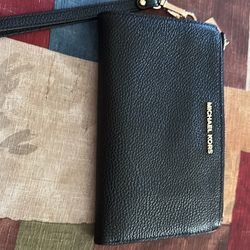 Micheal Kors Wristlet 