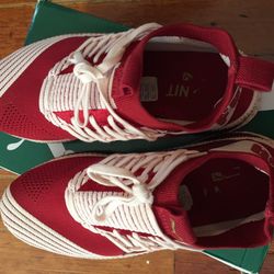 PUMA VERY COMFORTABLE SNEAKERS  PERFECT CONDITION
