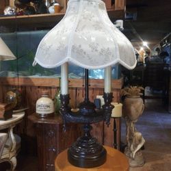 Tiffany Style Table Lamp With Knitted Silk Shade Dual  Pull Chain  Light. Metal Base