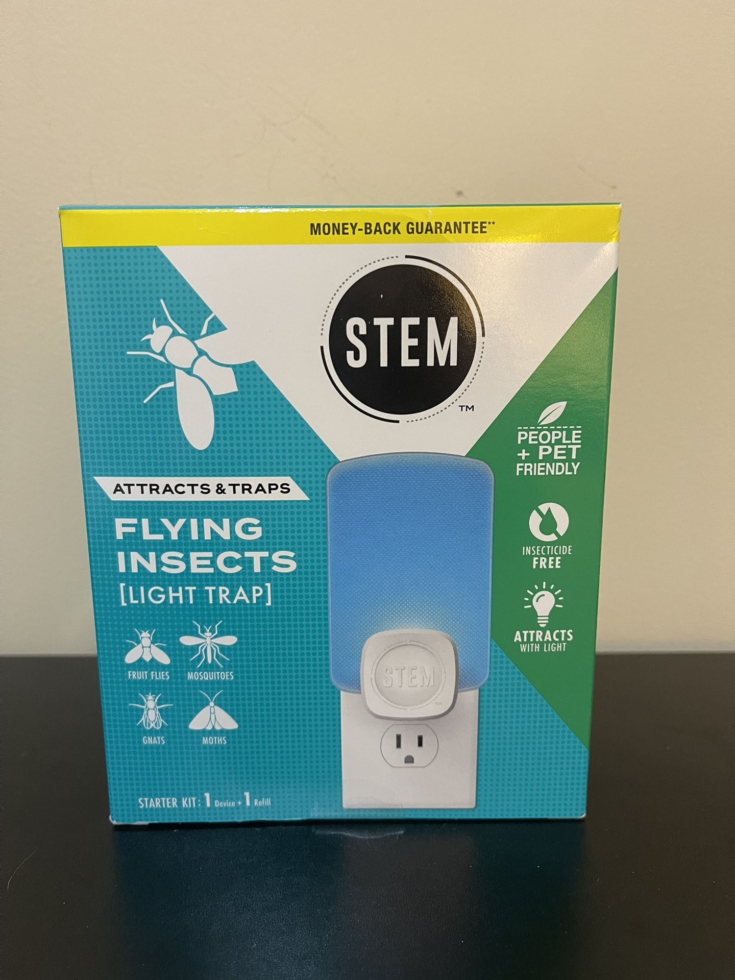 STEM Light Trap Attracts and Traps Flying Insects Starter Kit 1 Device &1 Refill
