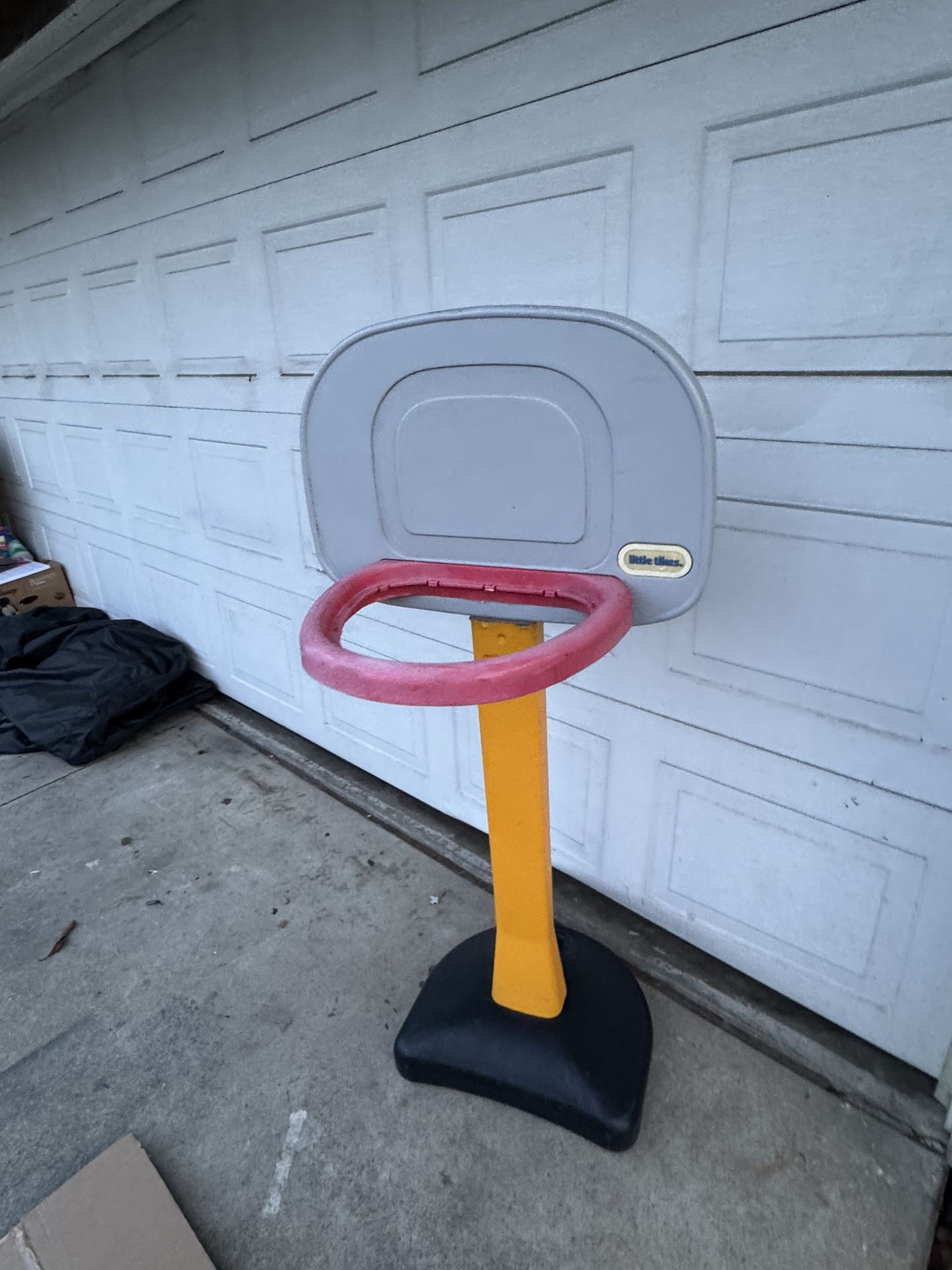 Little Tikes Basketball court