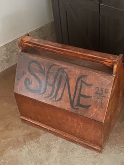 Shoe shine box
