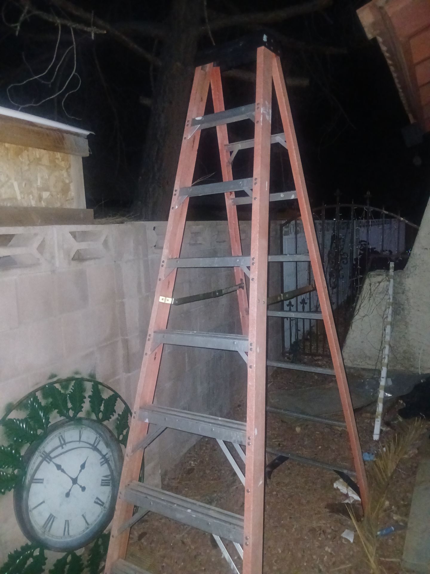 8ft fiberglass step ladder