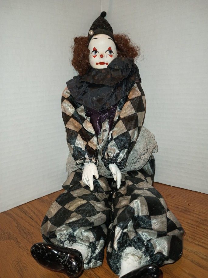 Vintage 1983 Pierrot Jester Harlequin 17" Ceramic Hand-painted Face Dye Bleed Through On Shoulders Otherwise Perfect$23 F 
