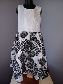 Fashion Size 6 Girls White and Black Damask Dress
Elegant girls' sleeveless dress is a size 6