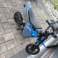 Kids dirt mini bike outdoor toy  NEEDS a battery