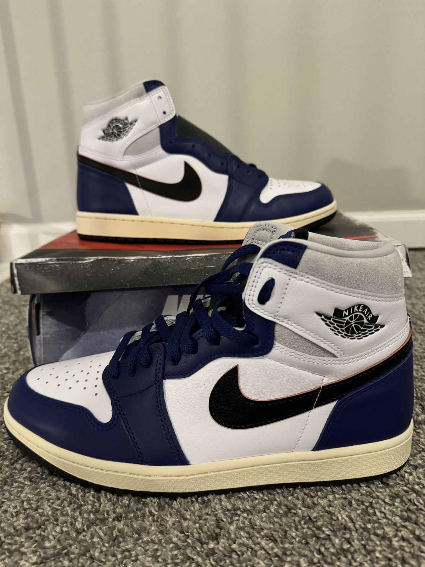 Air Jordan 1 Retro High OG Rare Air Men’s Size 11 (SKU: DZ5485-100)