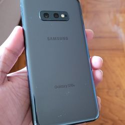 Samsung Galaxy S10e , 128GB  , Factory Unlocked,  Excellent Condition Like New 