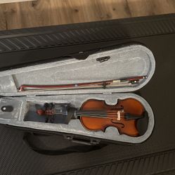 1/8 size violin with bow and case