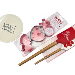 Rae Dunn 6” I did plate valentines set, spatula and cookie cutter set