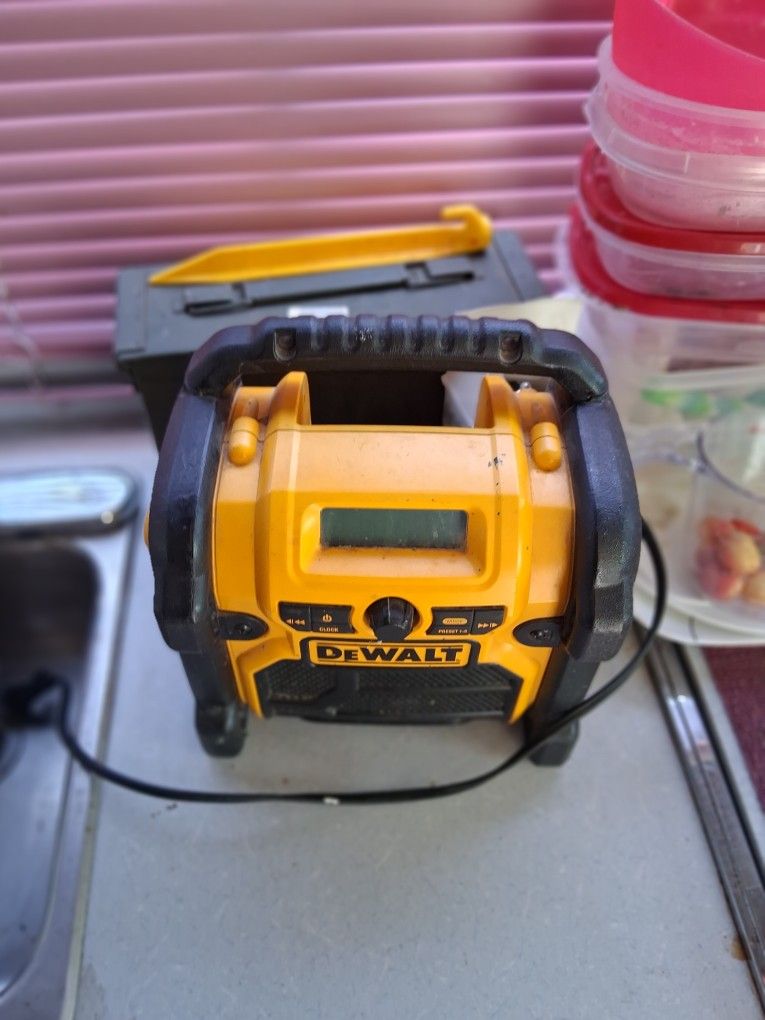 Dewalt Am/fm Radio