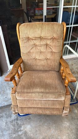 Oak Wood Recliner Chair with Tufted Upholstery