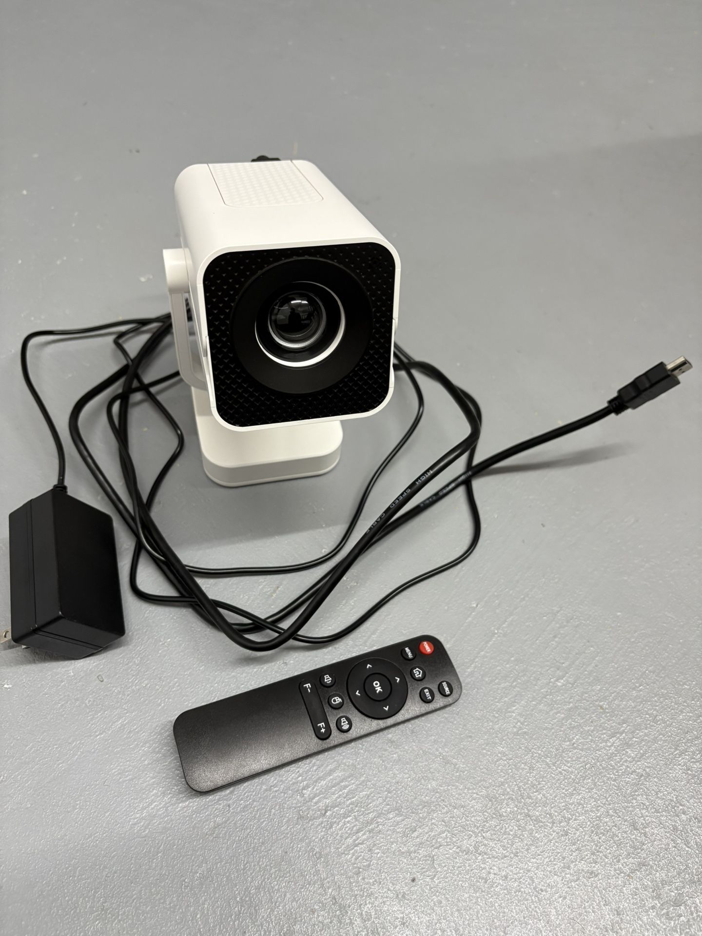 New Mini Home Projector 1080p With All Cables