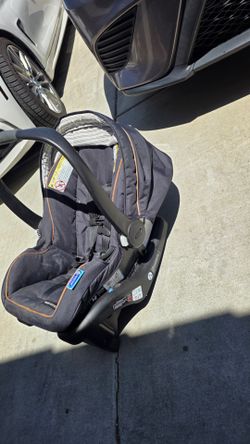 Graco Car seat and stroller set