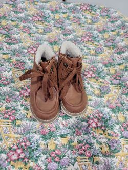 Boys 👦 Boots 👢 Size 6.