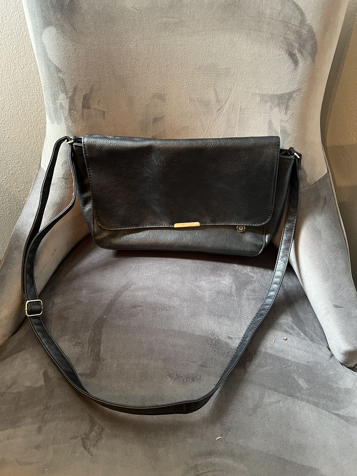 Thirty-One Like Leather Cross Body