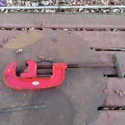 Large Black Pipe Cutter