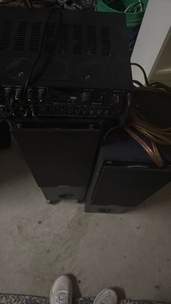 Amp / 2 Sony Speakers