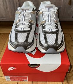 Brand New Men’s Nike Zoom Vomero 5 Platinum Tint & White Size 10 US (HJ7247 099)