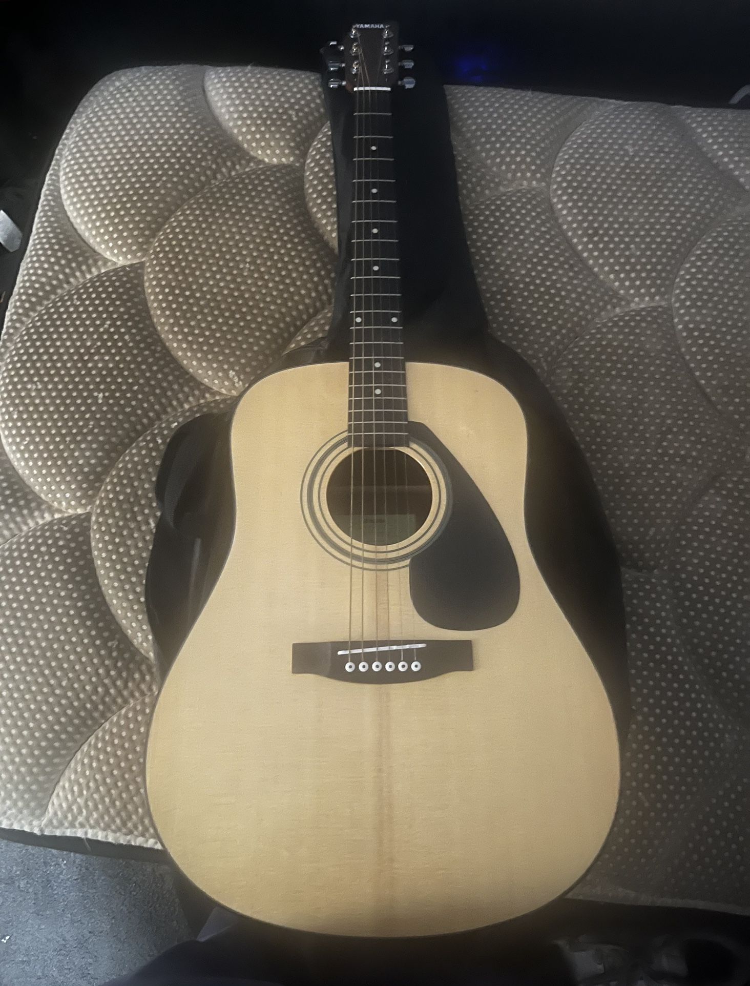 Yamaha Acoustic Guitar