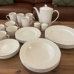 Mikasa English Countryside 27 Piece Full Set With Coffee Pot