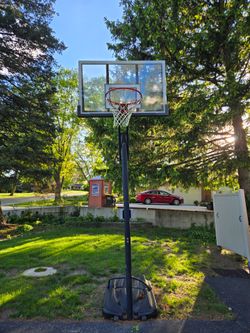 Basketball hoop