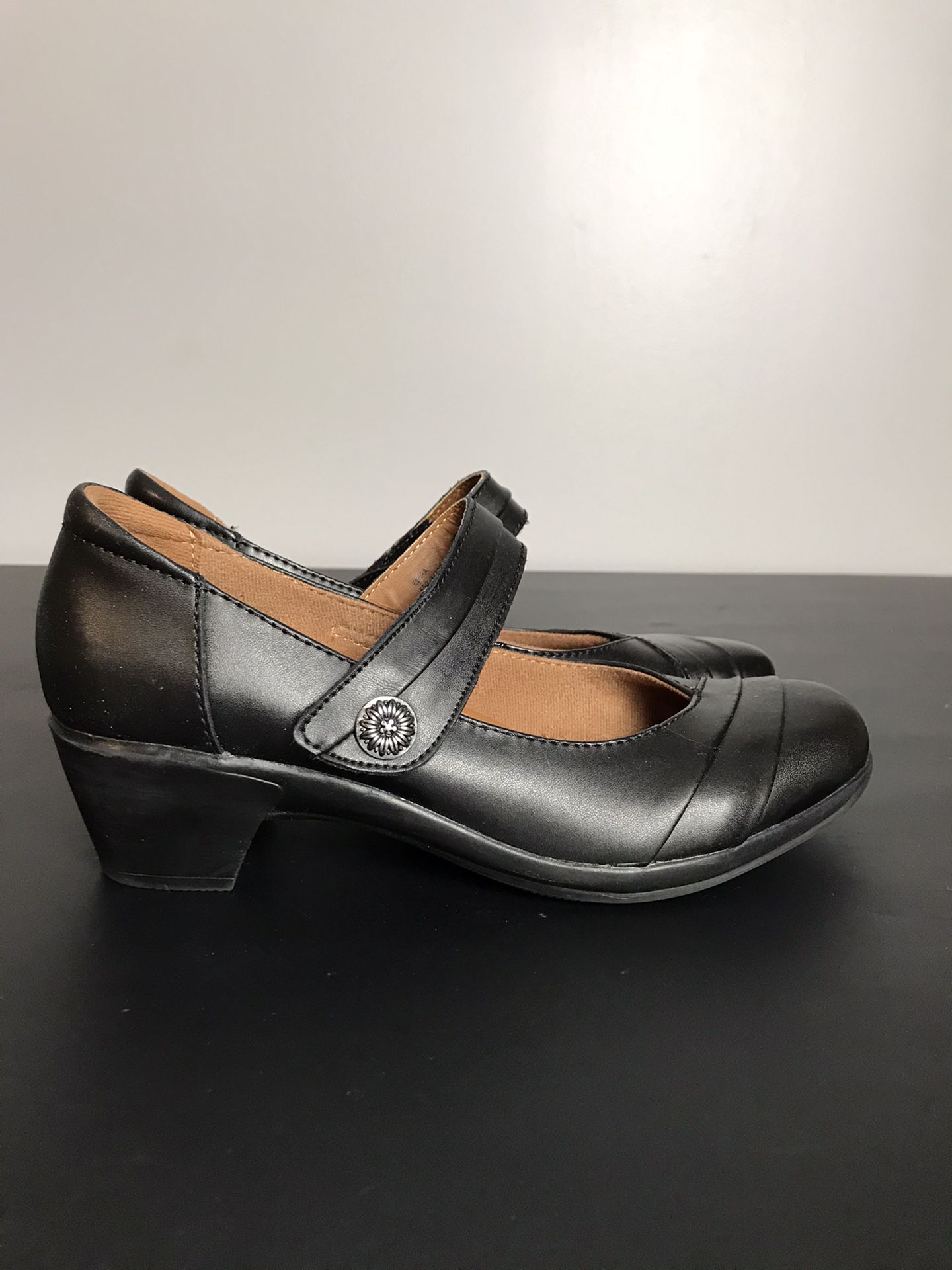Earth Spirit Classic Clara Mary Jane Leather Block Heels Black Women's Size 8.5 M Pre-Owned Gently used