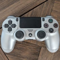 PS4 controller + Charging Dock