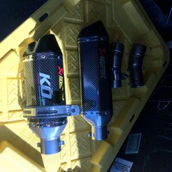 Motorcycle exhaust slip on