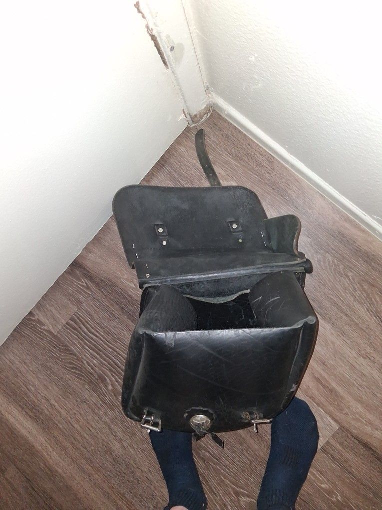 Leather Works(Stockton, CA) Motorcycle Saddle Bag(used)