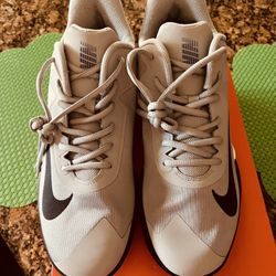 Men's high top nikes shoes  10.5