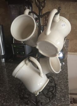 Rack and mugs