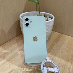 Valentines Day Special!!! iPhone 12 Color Green 64 Gb Unlocked For Any Carrier/ iPhone 12 Color Verde 64 Gb Liberado Para Cualquier Compañía 