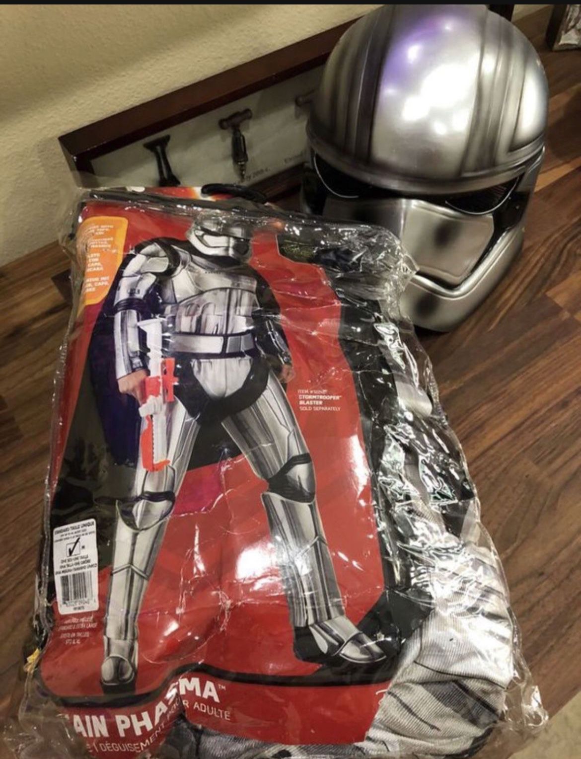 Star Wars men’s Captain Phasma costume. Large. In excellent condition. 