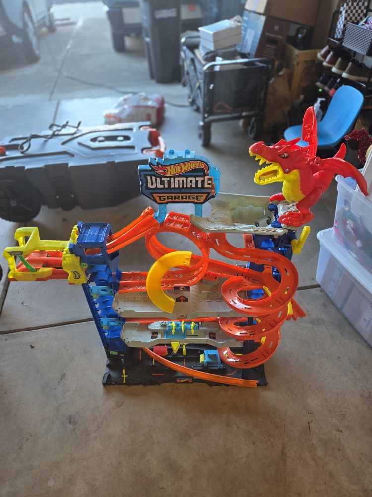 Hot Wheels Track & Playset Bundle – Great Condition