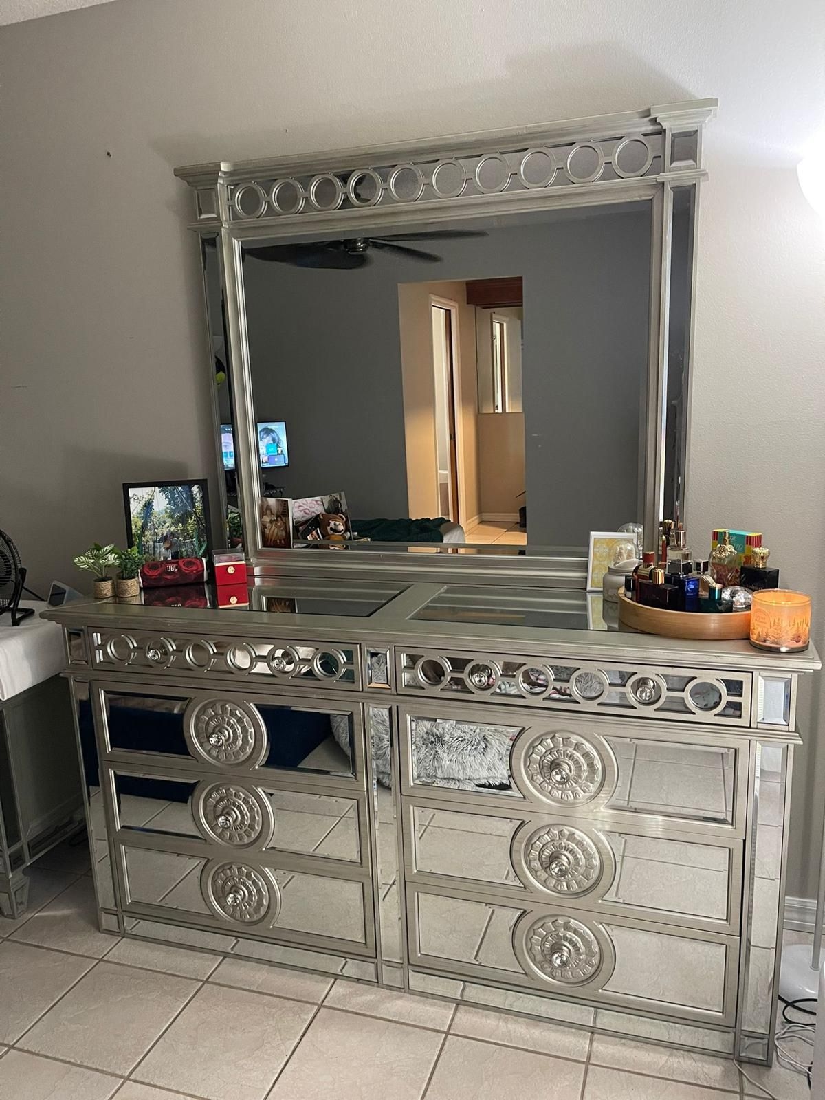 ✨🛏️ King Size Glam Mirrored Bedroom Set – $1,800 OBO ✨